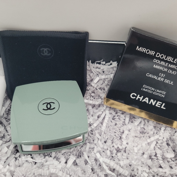 Chanel limited edition Collector Gift mirror- cavalier seul - Picture 2 of 2